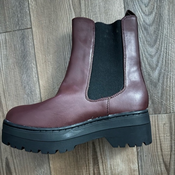 Mia Chelsea Lug Boot Burgundy NWT - Picture 6 of 6